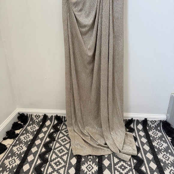 Lauren Ralph Lauren Evening Metallic Gold Ruched Gown Brooch Dress 4 - Picture 6 of 12